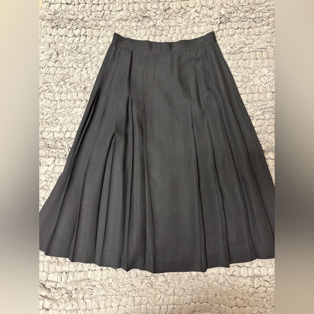 Elegant Vintage Jones of New York Black Pleated Skirt - Picture 3 of 5